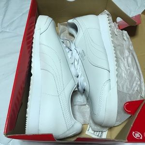 PUMA sneakers - women’s size 8